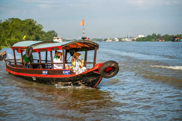 Bootsfahrt in Cai Be im Mekong-Delta in Südvietnam
