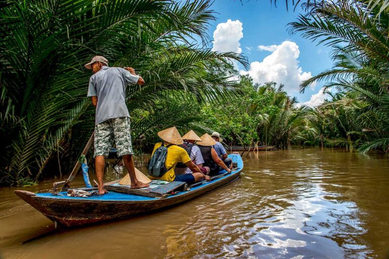 eine Bootstour durch die Mangroven und Kanäle von Ben Tre im Mekong-Delta