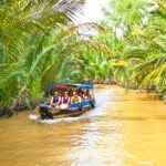 eine Bootstour durch einen kleinen Kanal von Ben Tre im Mekong-Delta
