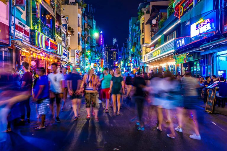 Die Bui Vien Street in Ho-Chi-Minh-Stadt ist einer der besten Orte zum Ausgehen und Nachtleben in Vietnam