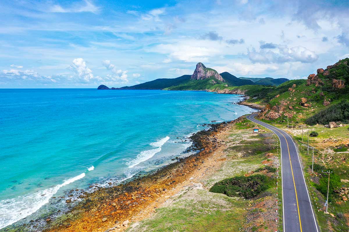 Luftaufnahme von Con Son (auch Con Lon genannt), der Hauptinsel des Con Dao-Archipels