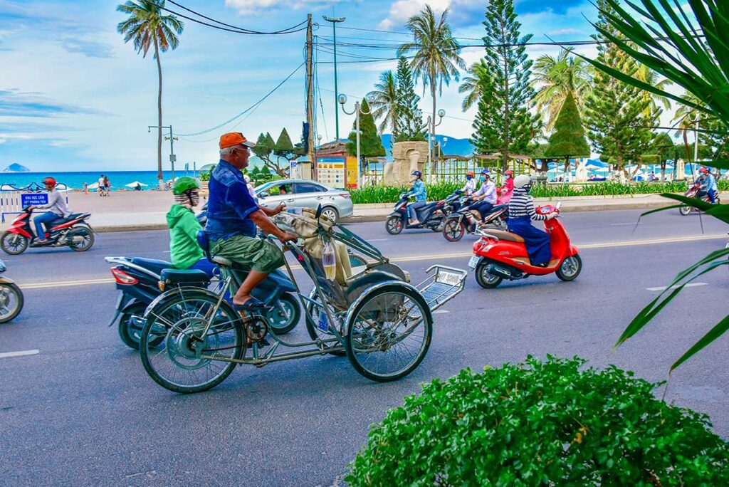 Cyclo Fahrt entlang des Strandes in Nha Trang
