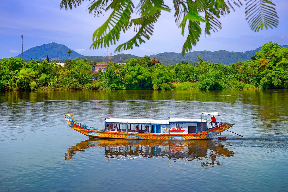 Drachenbootfahrt auf dem Parfümfluss