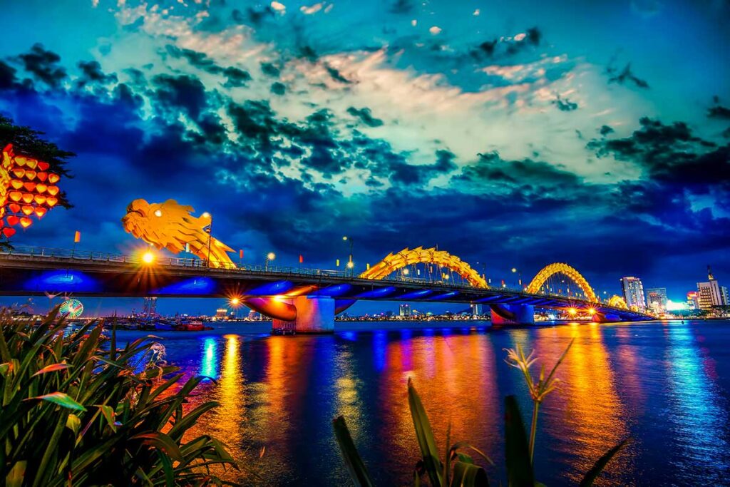 Die Da Nang Drachenbrücke bei Nacht