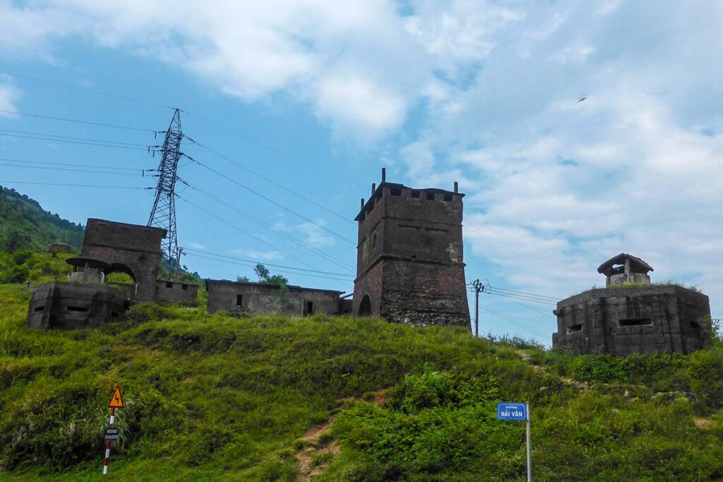 Französische und amerikanische Bunker am Hai Van Pass