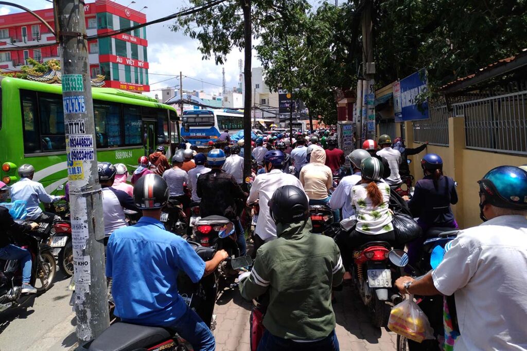 Dichter Motorradverkehr in Vietnam