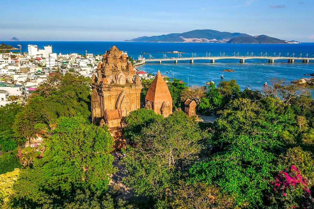 Der Po Nagar Cham Turm in der Stadt Nha Trang Vietnam