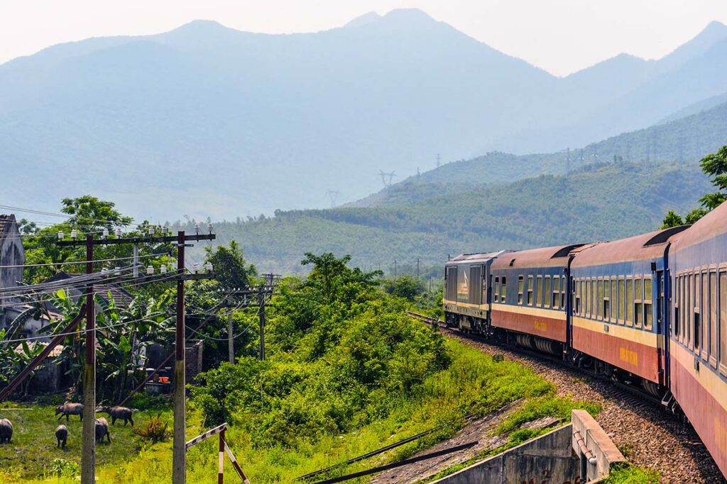 Reisen mit dem Reunification Express  Zug in Vietnam