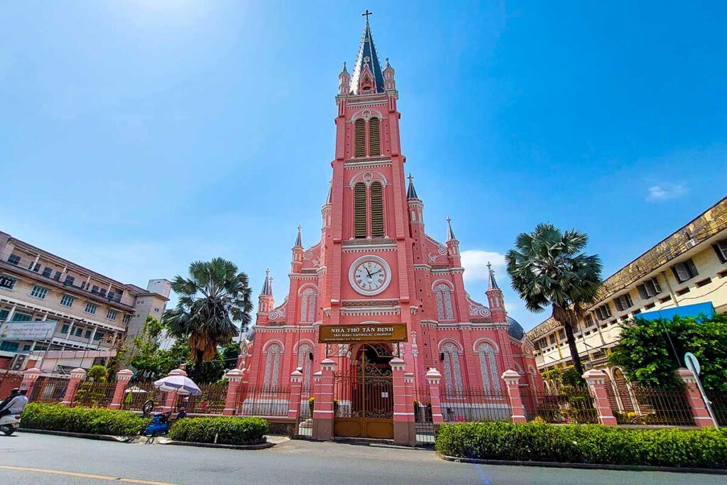 Tan Dinh-Kirche bekannt, ist die "Rosa Kirche" in Ho-Chi-Minh-Stadt