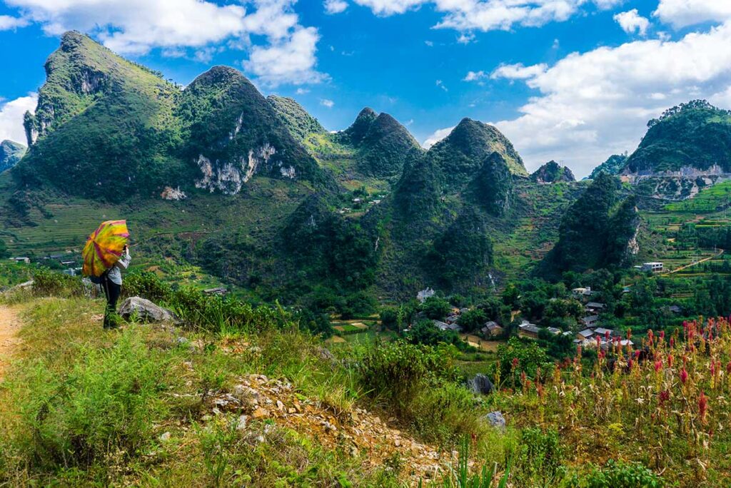 Trekking durch die Berge des Dong Van Karst Plateaus in Ha Giang