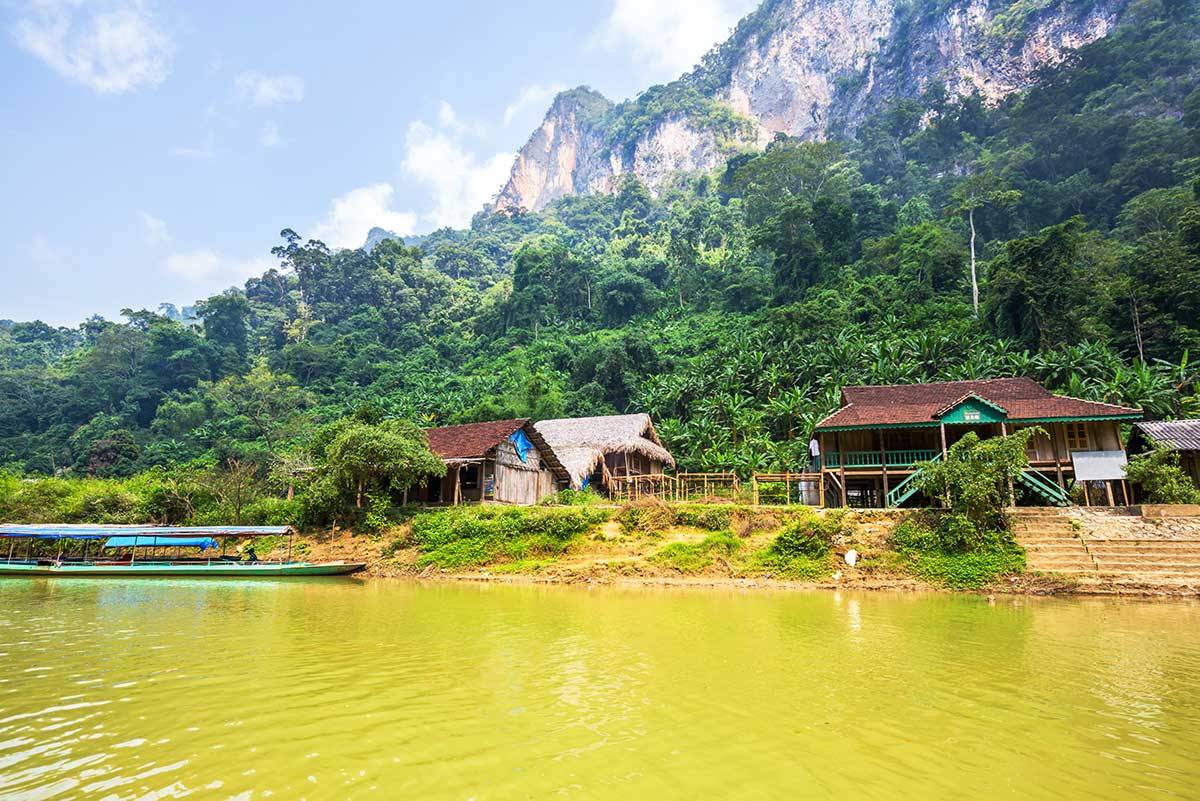 Dorf der ethnischen Bevölkerung am Ba Be-See