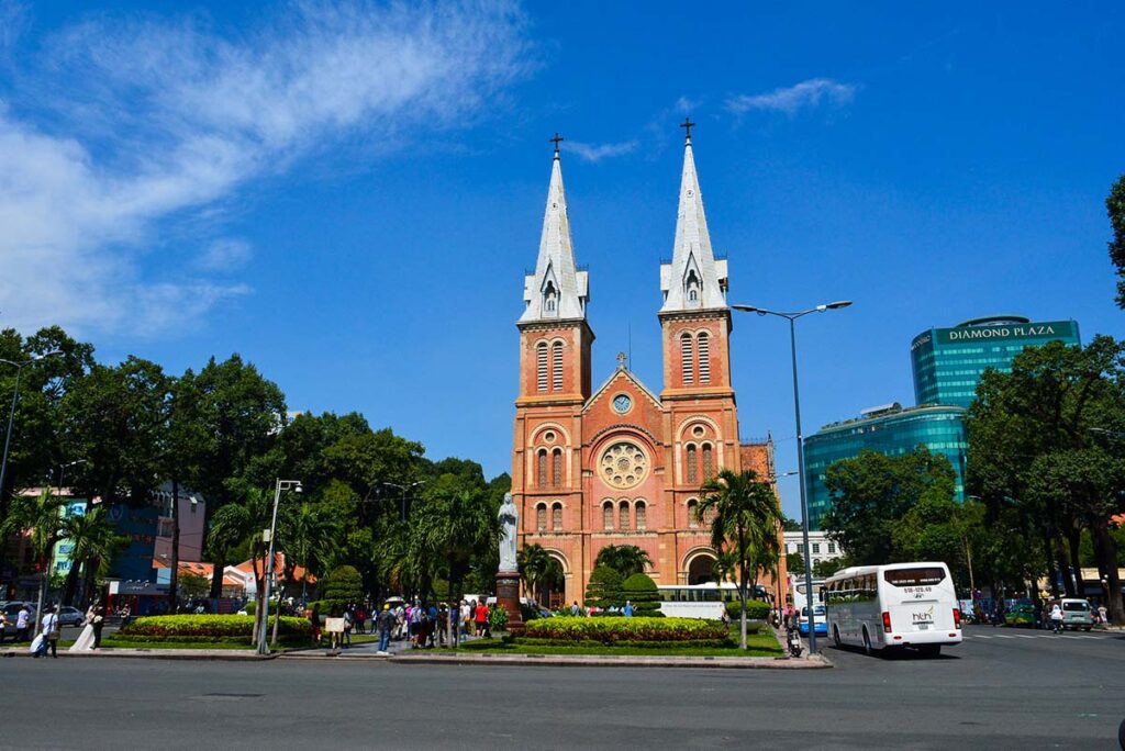 Die berühmte Kathedrale in Ho-Chi-Minh-Stadt, Urlaubsziel.