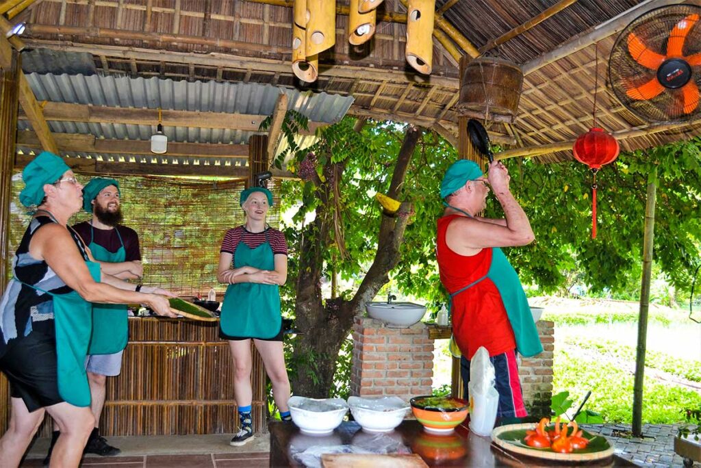 ein Kochkurs im Gemüsedorf Tra Que in Hoi An