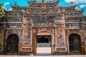 Tempelbesuch in Hue, ein Highlight während des Urlaubs in Vietnam