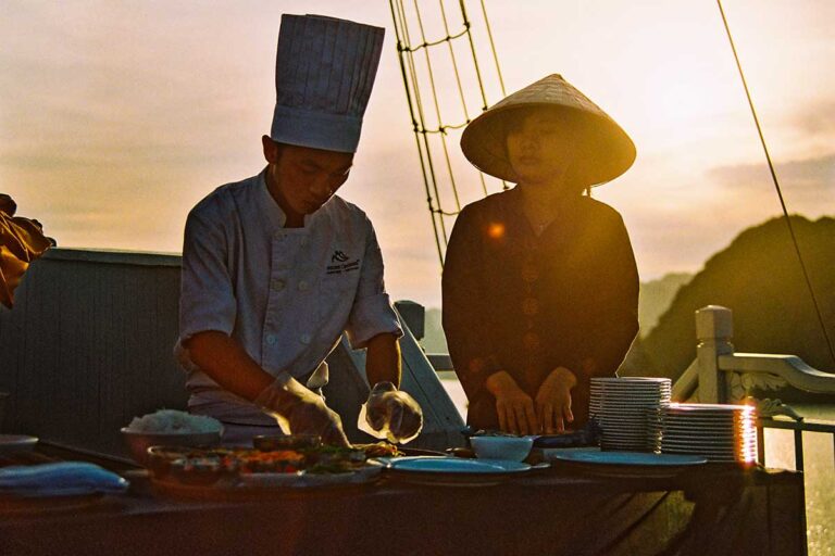 Kochkurs auf einer Kreuzfahrt in der Halong-Bucht