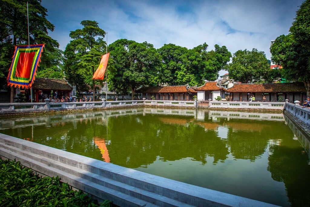 kleiner Teich im Literaturtempel in Hanoi