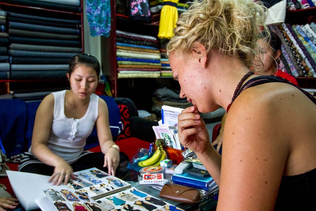 Maßgeschneiderte Kleidung als individuelles Souvenir aus Vietnam