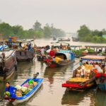 Schwimmender Markt im Mekong-Delta mit zahlreichen Booten