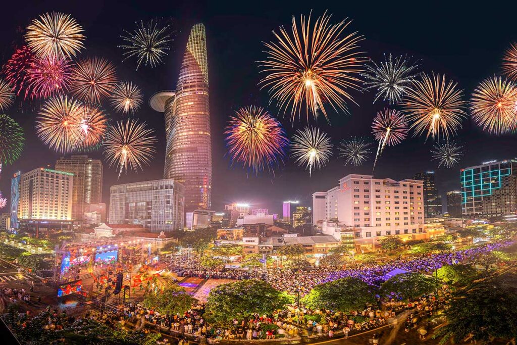 Feuerwerk während des vietnamesischen Tet-Neujahrs in Ho-Chi-Minh-Stadt – dem größten Feiertag in Vietnam