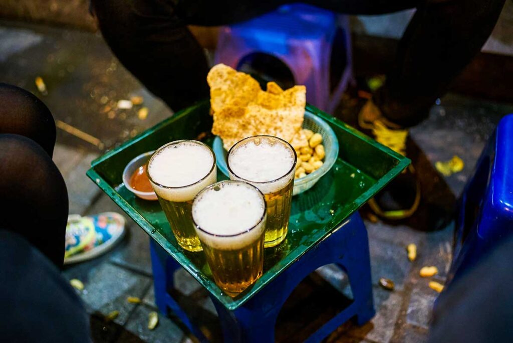 3 Gläser Bia Hoi Bier in Hanoi