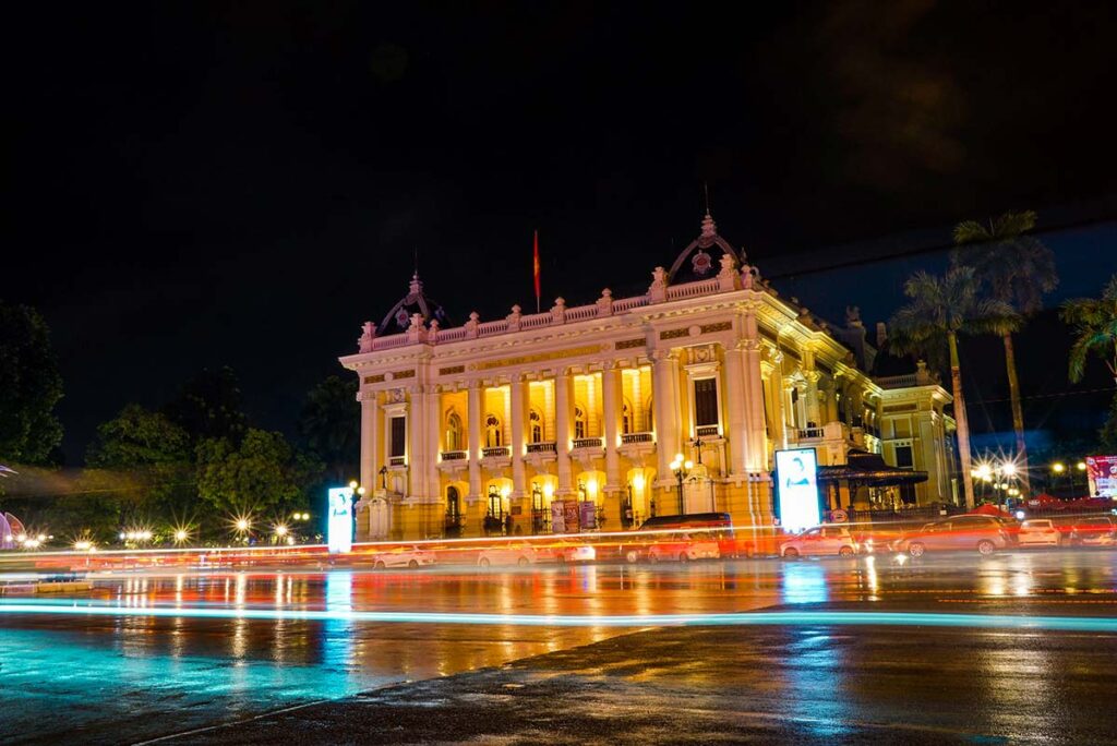 Hanoi-Opernhaus bei Nacht