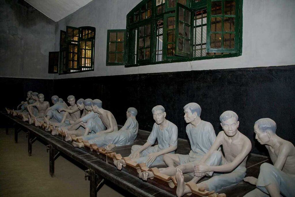 Eine Gefängniszelle im Hoa-Lo-Gefängnismuseum