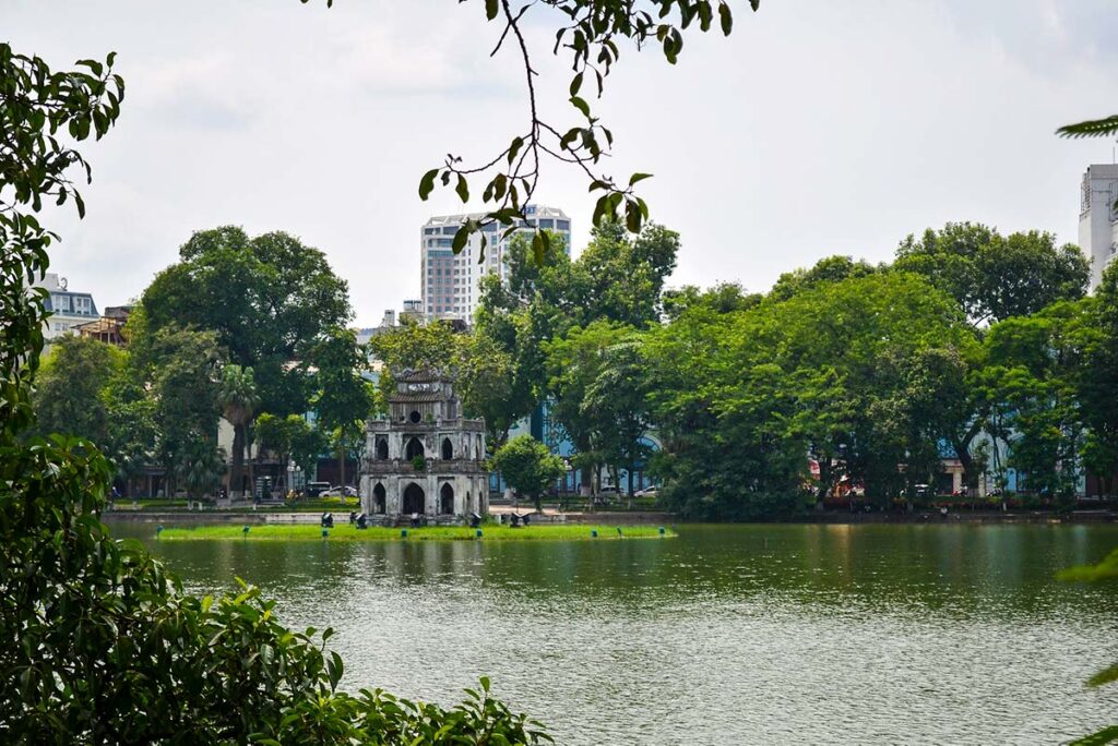 Hoan-Kiem-See oder Hoan Kiem Lake in der Altstadt von Hanoi