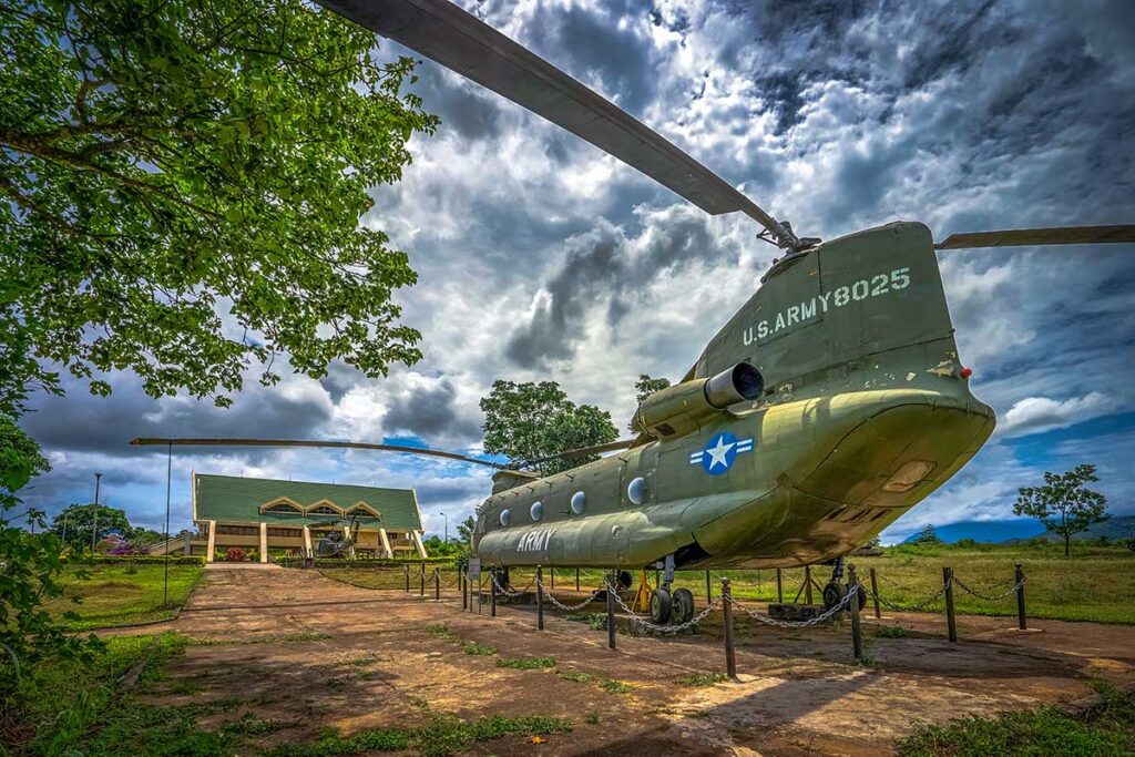 Ein Chinook-Hubschrauber auf der Khe Sanh Combat Base, der von den Amerikanern während des Vietnamkriegs an der DMZ eingesetzt wurde