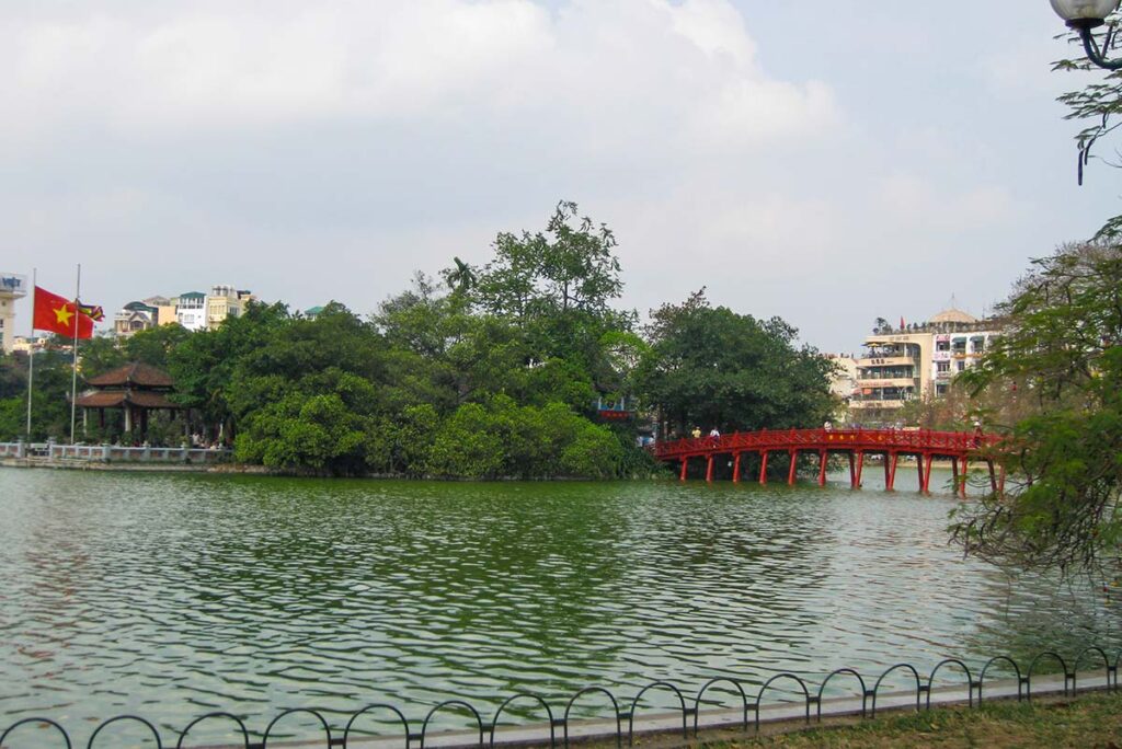 Ngoc-Son-Tempel im Hoan-Kiem-See in der Altstadt von Hanoi