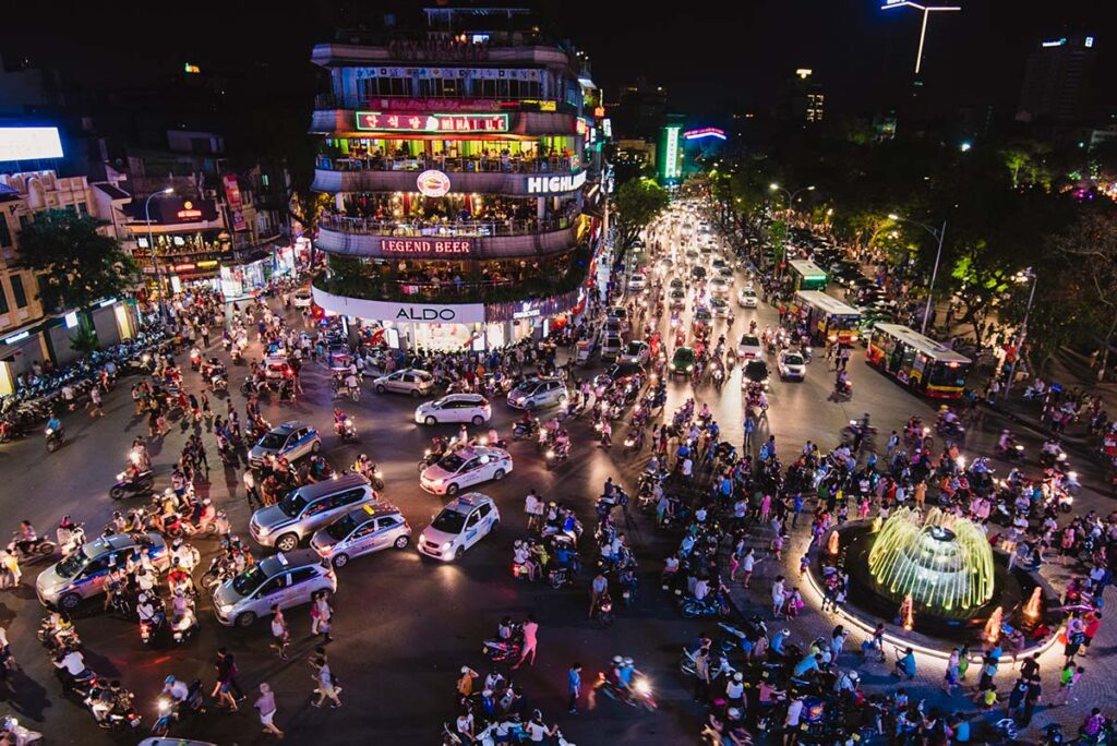 Verkehr in der Altstadt von Hanoi (Hanoi Old Quarter)