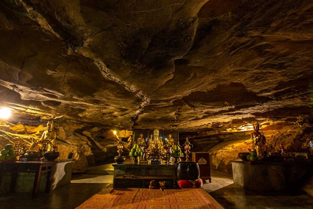 Höhle im Tempelkomplex der Bai-Dinh-Pagode