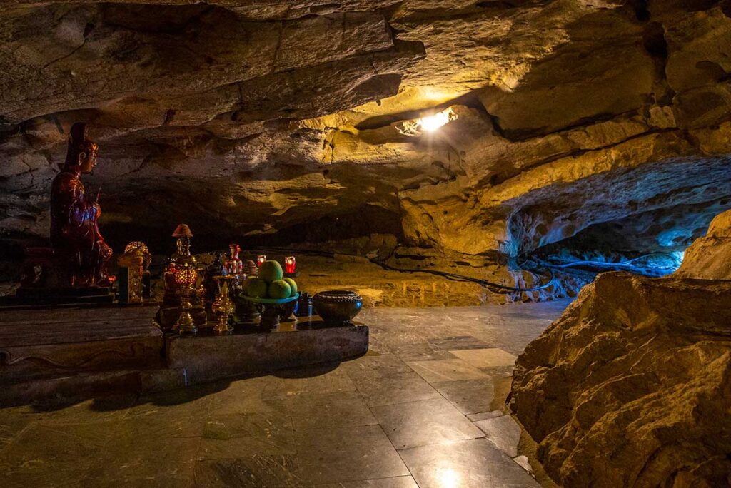 Höhle im Tempelkomplex der Bai-Dinh-Pagode