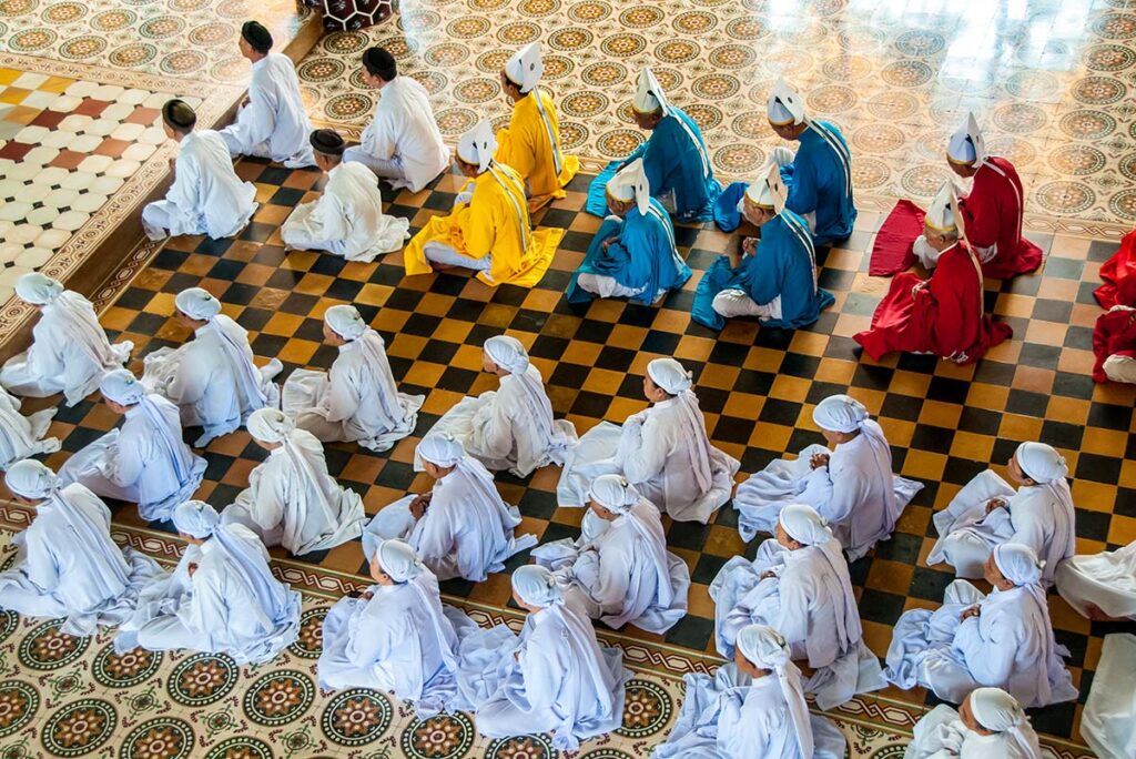 Zeremonien im Cao Dai Tempel