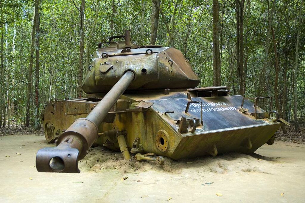 Überbleibsel eines amerikanischen Panzers bei den Tunneln von Cu Chi