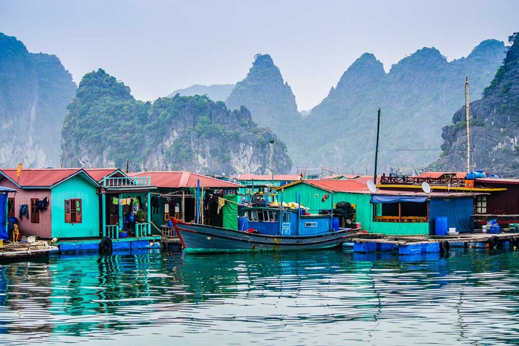 Schwimmende Dörfer in der Halong-Bucht