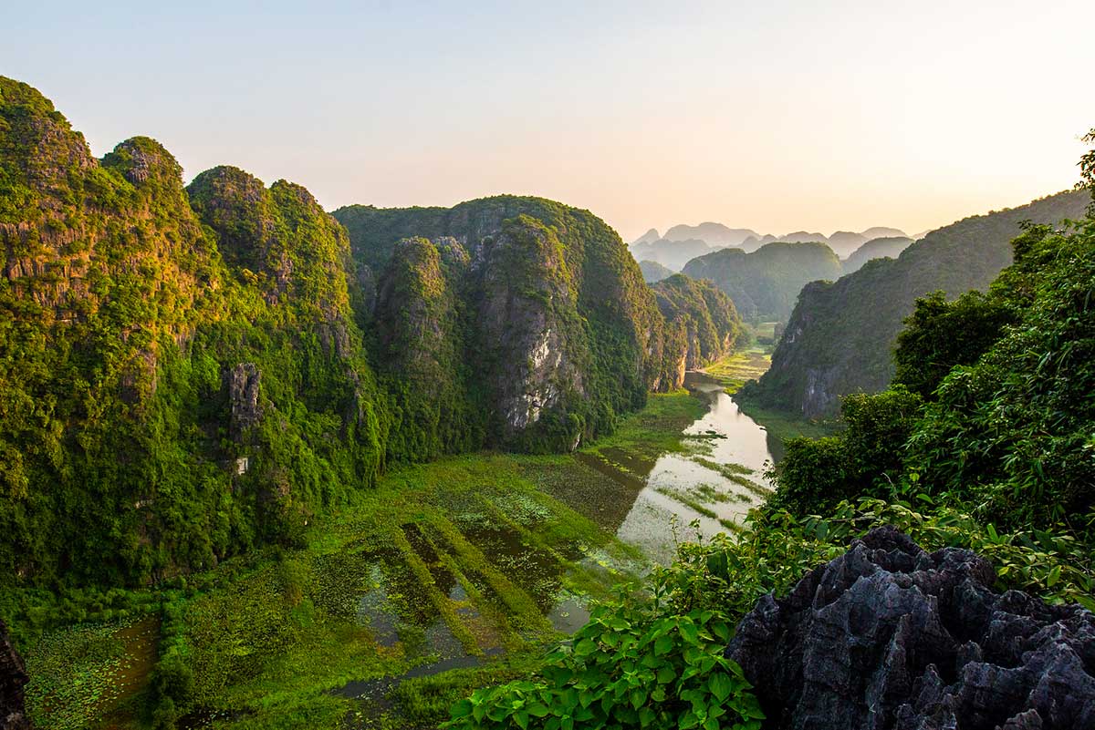 Blick von der Mua-Höhle über Tam Coc in Ninh Binh