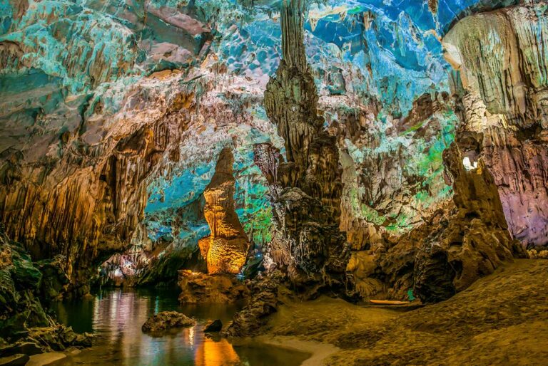 Spaziergang durch die Paradieshöhle in Phong Nha