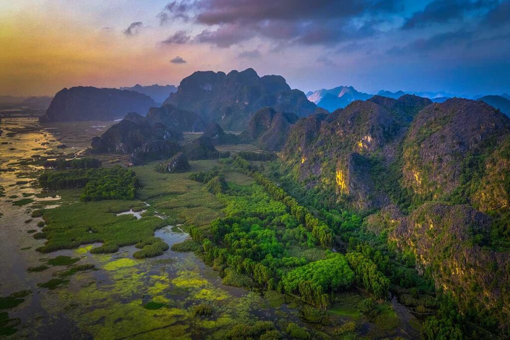 Feuchtgebietslandschaft des Van Long Naturreservats in Ninh Binh