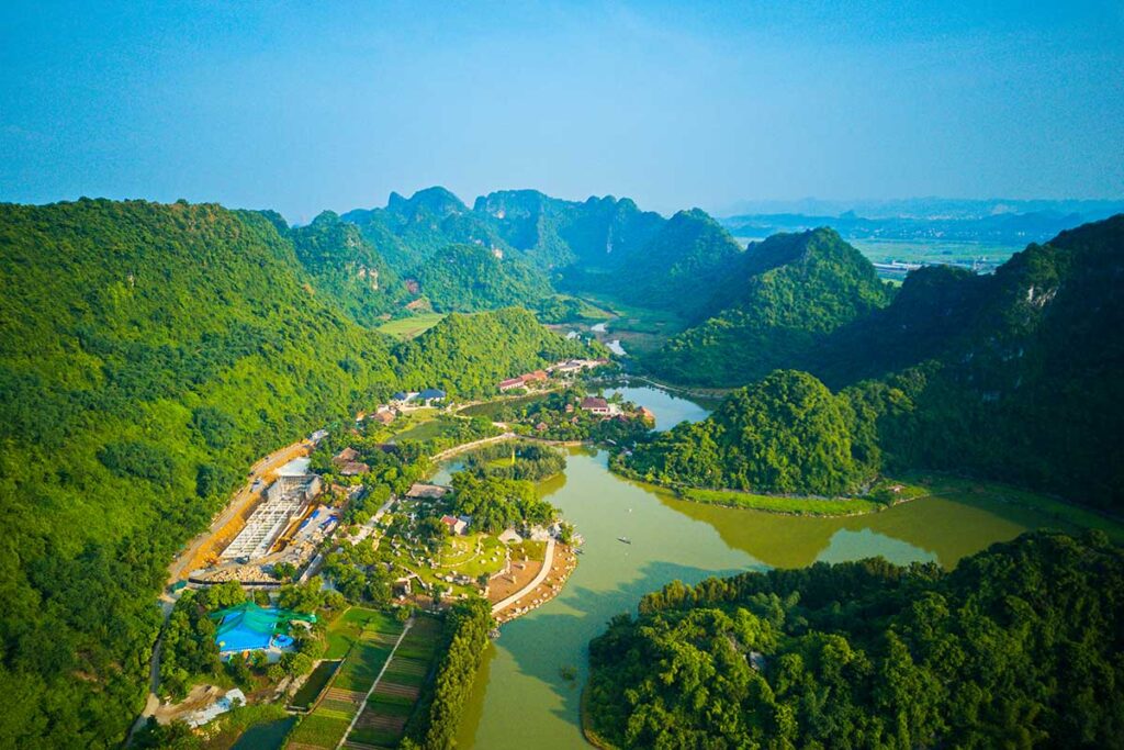 Luftaufnahme über den Vogelpark Thung Nham in Ninh Binh