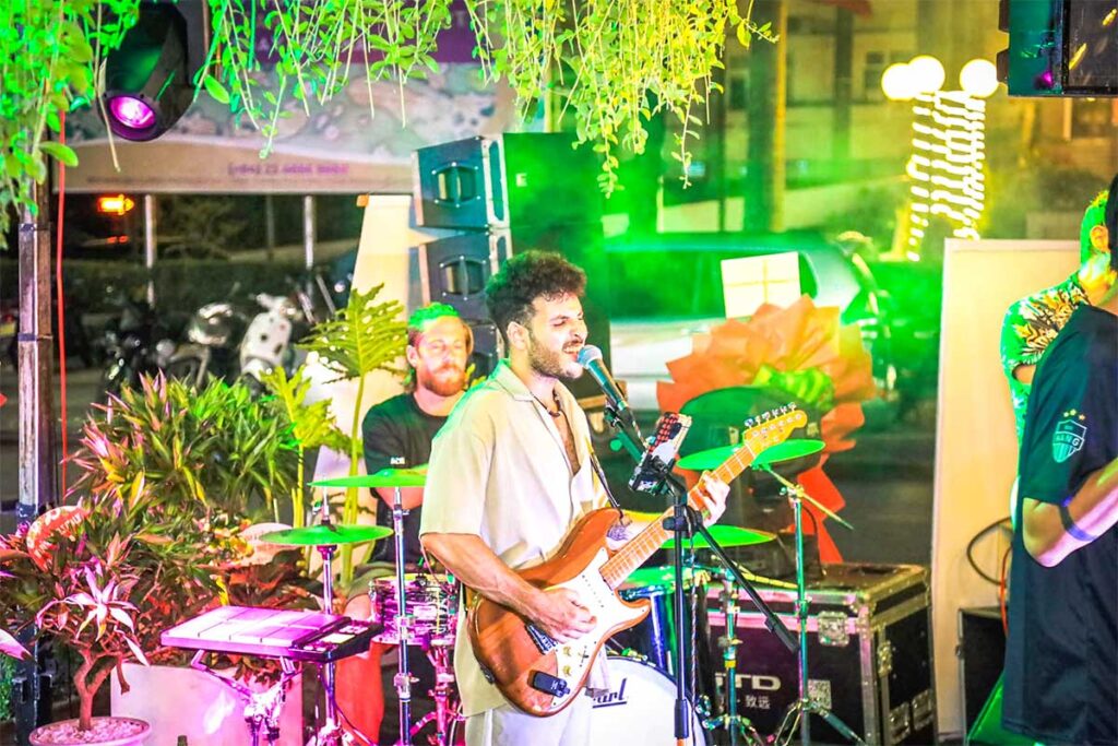 Livemusik in der DMZ Bar in Hue