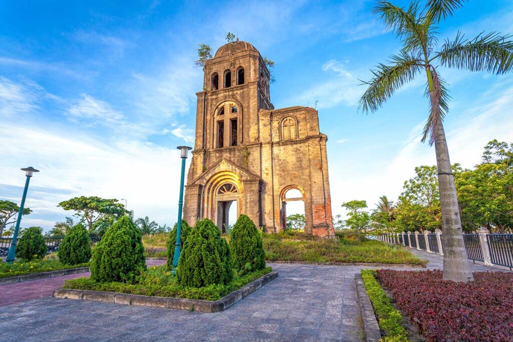 Ruinen der Tam Toa Kirche in Dong Hoi