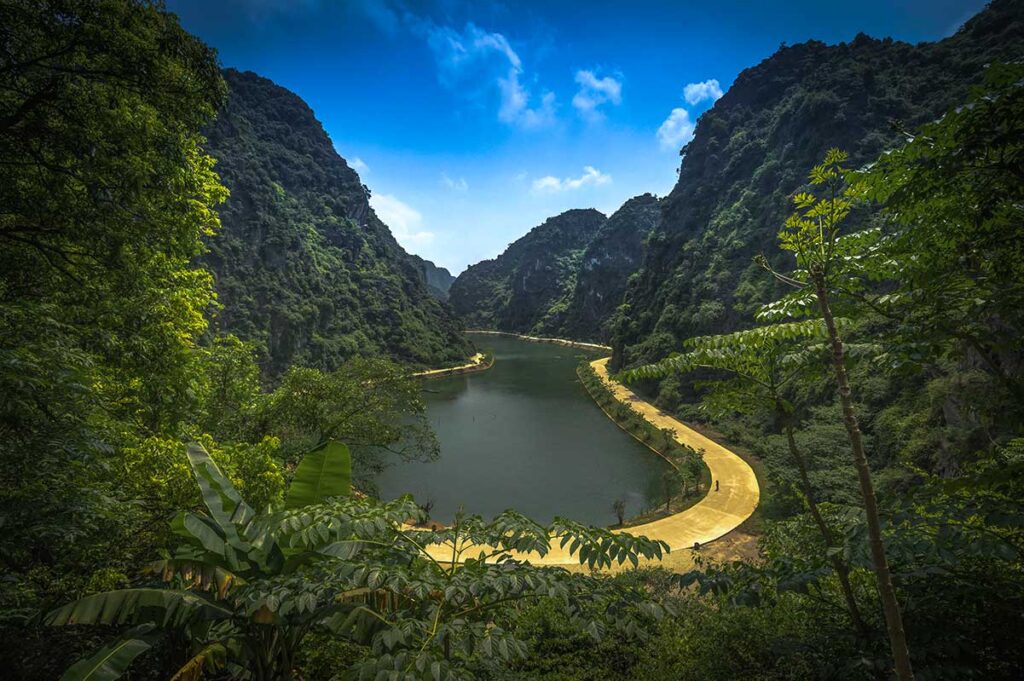 Tuyet Tinh Coc in Ninh Binh