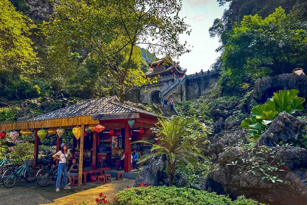 Mauertor am Tuyet Tinh Coc in Ninh Binh