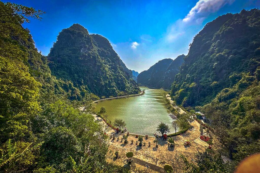 Tuyet Tinh Coc in Ninh Binh