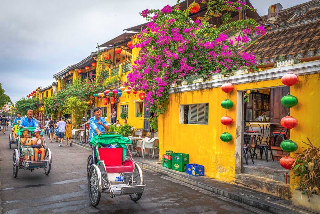 Ein traditionelles Cyclo-Fahrrad durch die Straßen der Altstadt von Hoi An