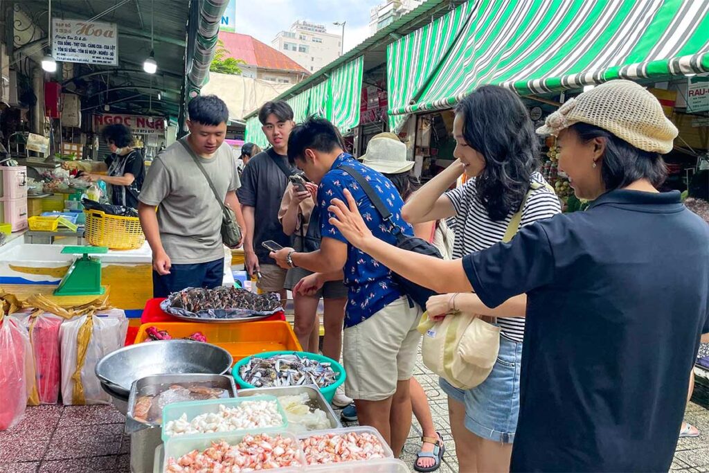 Besuch eines lokalen Marktes in Ho-Chi-Minh-Stadt