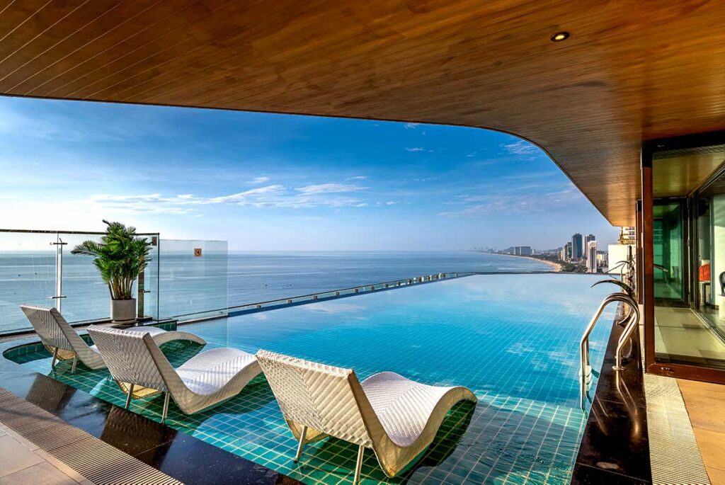 Luxusurlaub in Vietnam - Infinity-Pool auf dem Dach in Da Nang