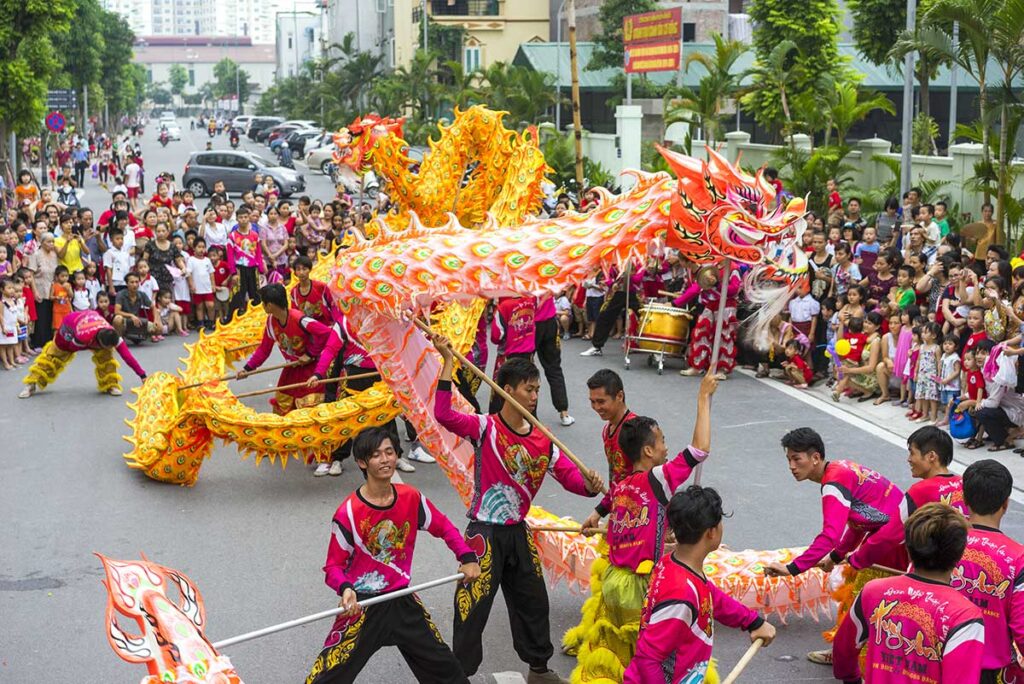 Löwentölpel während des Mondfest in Vietnam