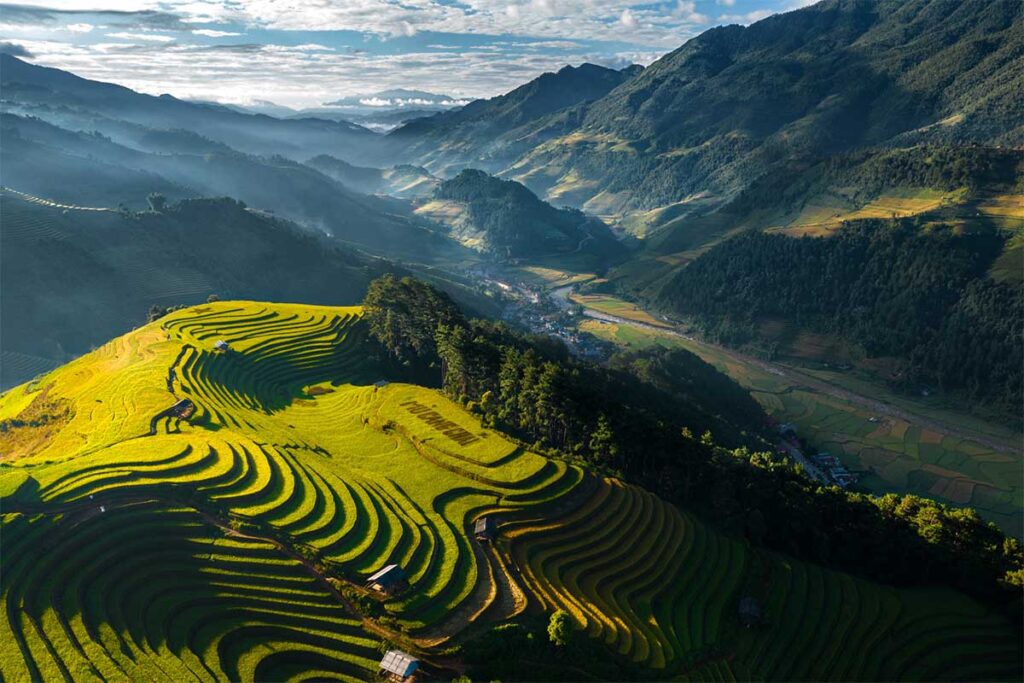 Mit einer Drohne über die Reisterrassen in Mu Cang Chai fliegen